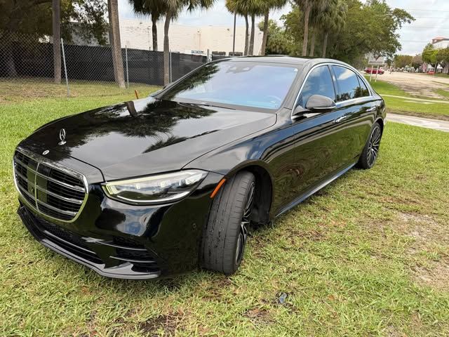 Black 2022 Mercedes-Benz S580